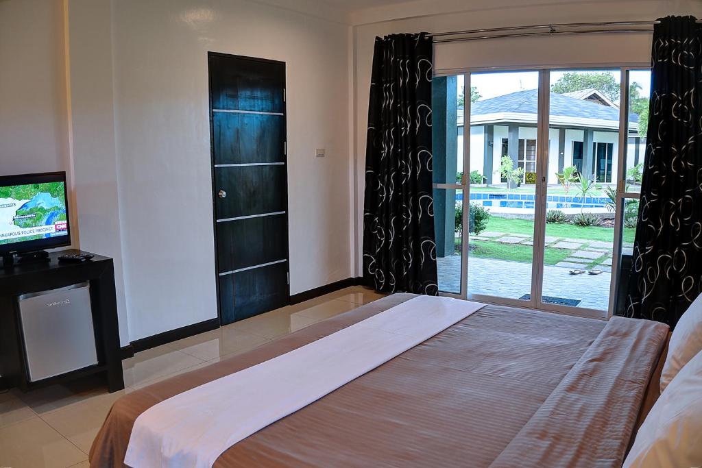 Alona Royal Palm Resort photo
