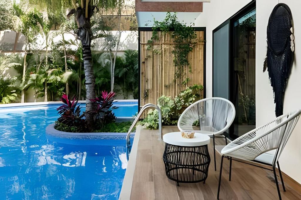 Bazén v ubytování Casa de lujo Ka'an Maya acceso SwimUp a la piscina nebo v jeho okolí