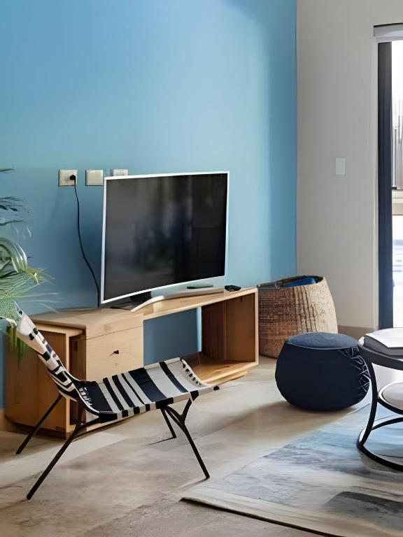 TV a/nebo společenská místnost v ubytování Casa de lujo Ka'an Maya acceso SwimUp a la piscina