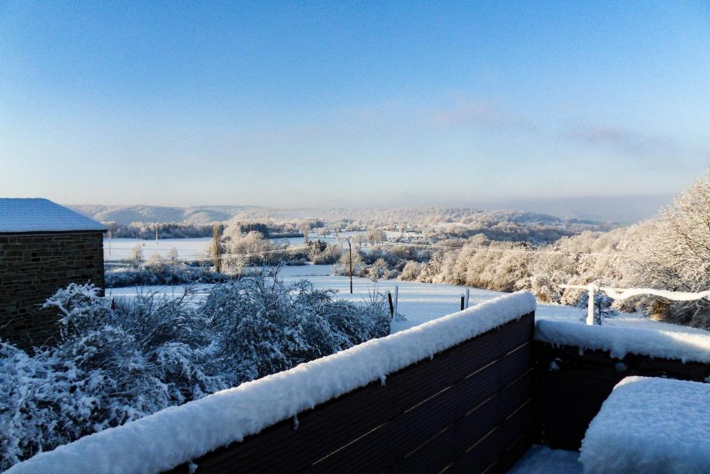 Vue sur les collines v zimě