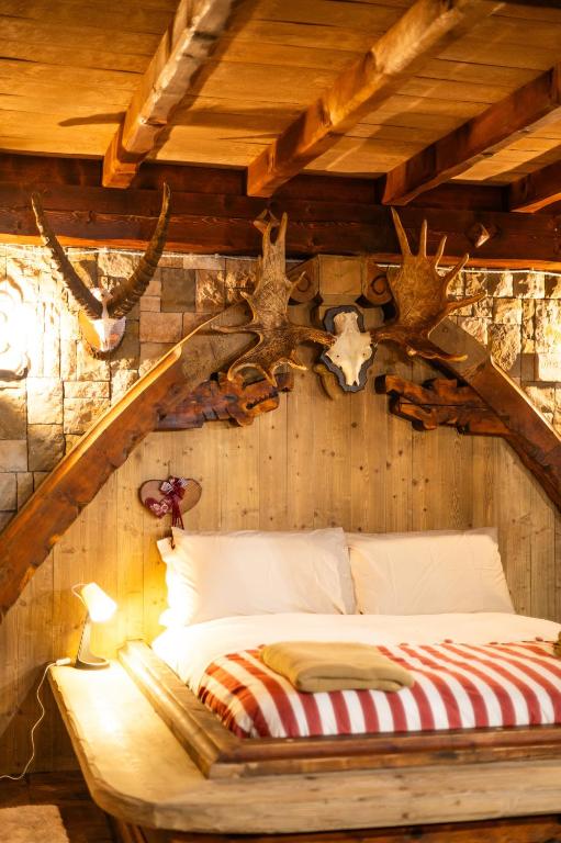 Postel nebo postele na pokoji v ubytování Alfio's Alpen Suite