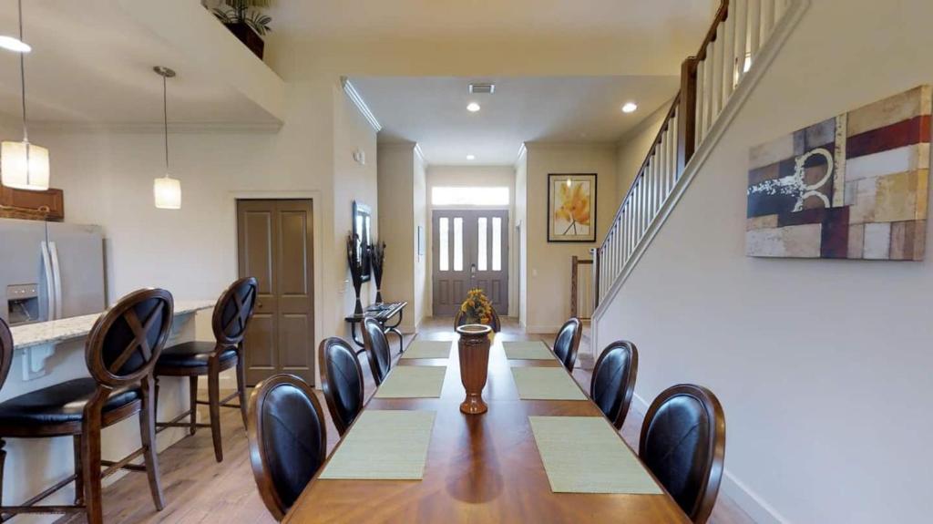 6 Bed, 4 Bath Perfect For Group Or Large Family - Luxe Villa