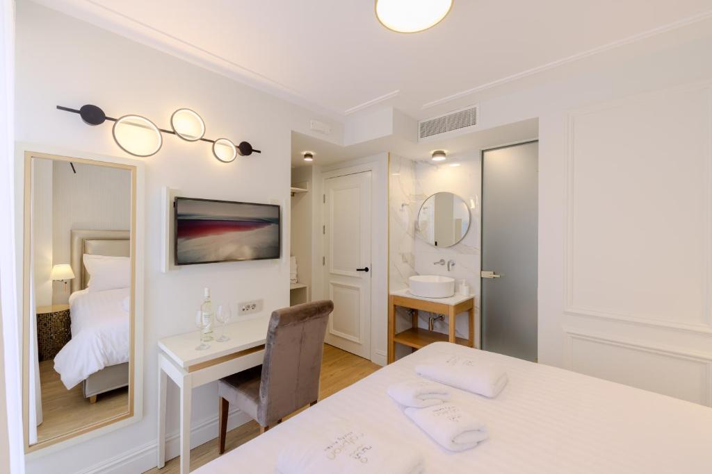 Nafplion Comfy Suites - 15