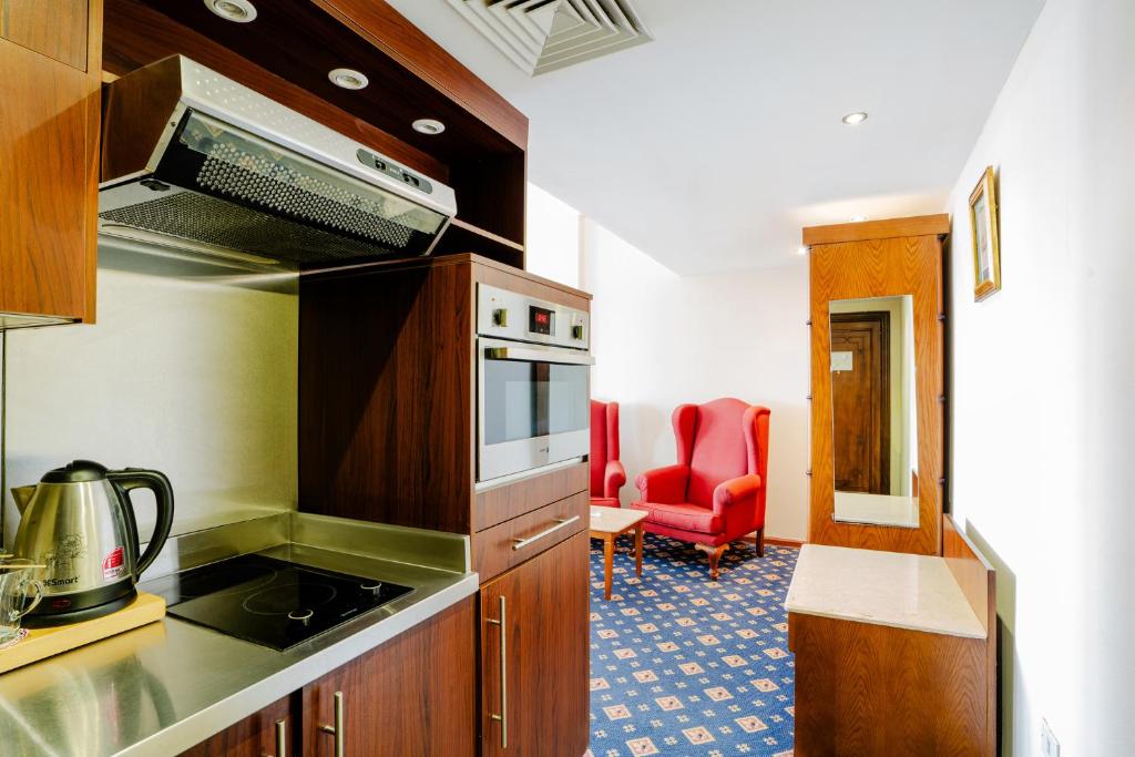 Kuchyň nebo kuchyňský kout v ubytování Om Kolthoom Hotel