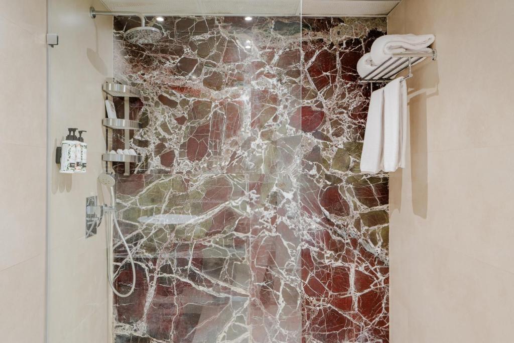 Koupelna v ubytování Om Kolthoom Hotel