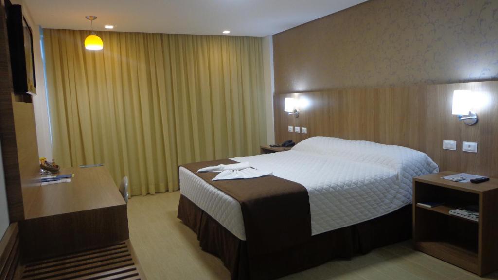 Postel nebo postele na pokoji v ubytování Foz Presidente Comfort Hotel