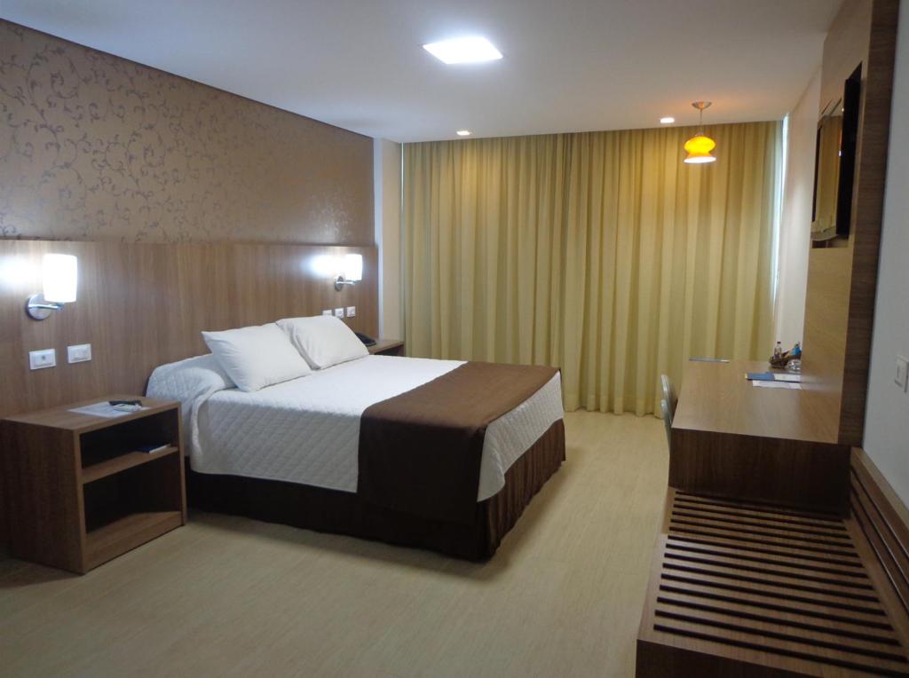 Postel nebo postele na pokoji v ubytování Foz Presidente Comfort Hotel