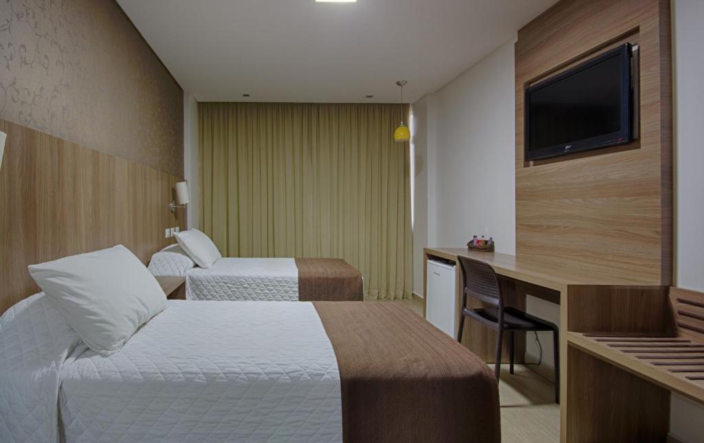 Postel nebo postele na pokoji v ubytování Foz Presidente Comfort Hotel