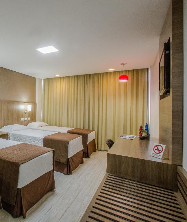 Postel nebo postele na pokoji v ubytování Foz Presidente Comfort Hotel