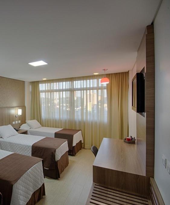 Postel nebo postele na pokoji v ubytování Foz Presidente Comfort Hotel