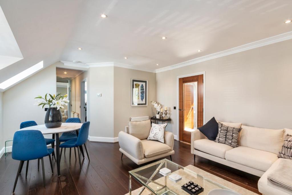 Χώρος καθιστικού στο Weybridge - 2 Bed - parking