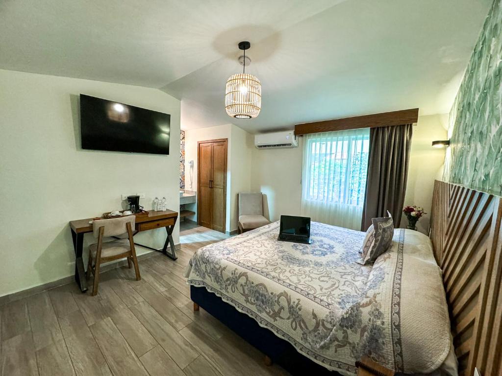 Postel nebo postele na pokoji v ubytování Hotel Isabel