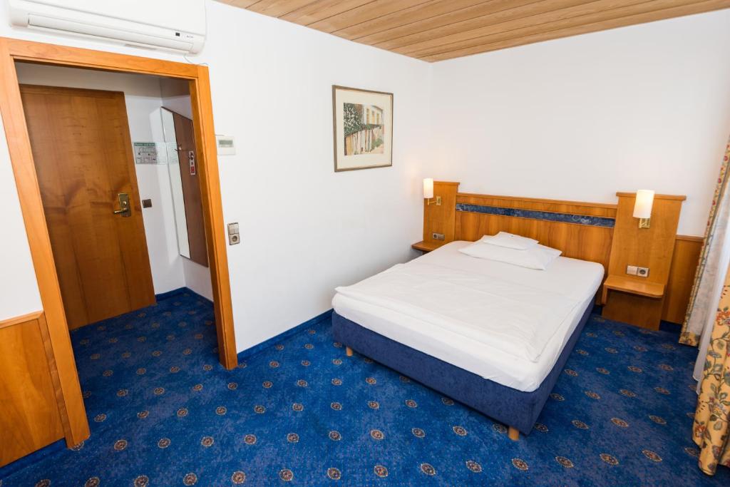 Postel nebo postele na pokoji v ubytování Hotel Stuttgart 21