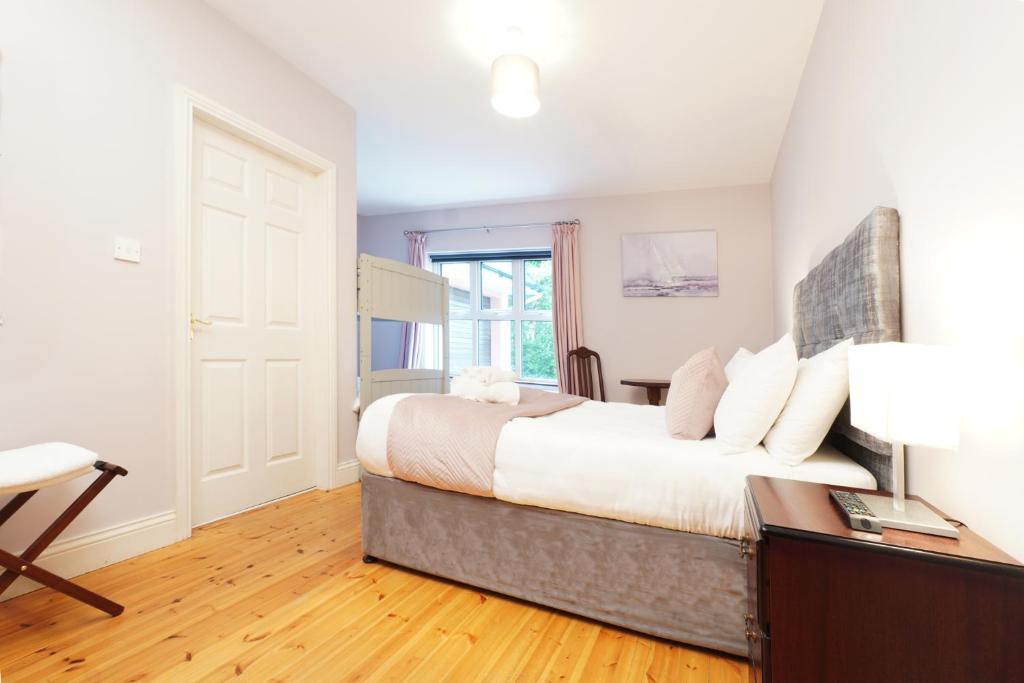 Postel nebo postele na pokoji v ubytování Ashville Guesthouse