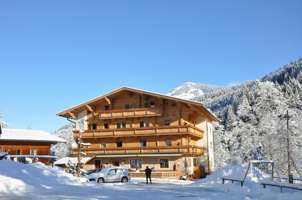 Gasthaus Steinberg during the winter