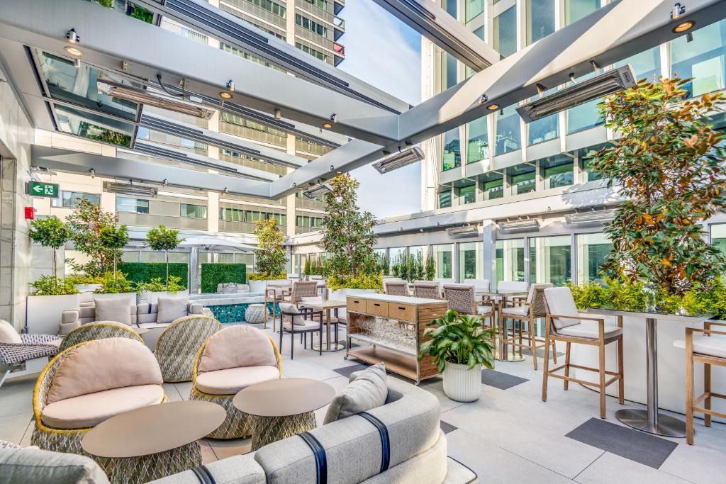 Posezení v ubytování AZUR Legacy Collection Hotel