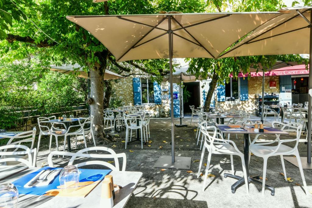 Restaurace v ubytování Logis Hôtel & Restaurant Le Cadet de Gascogne