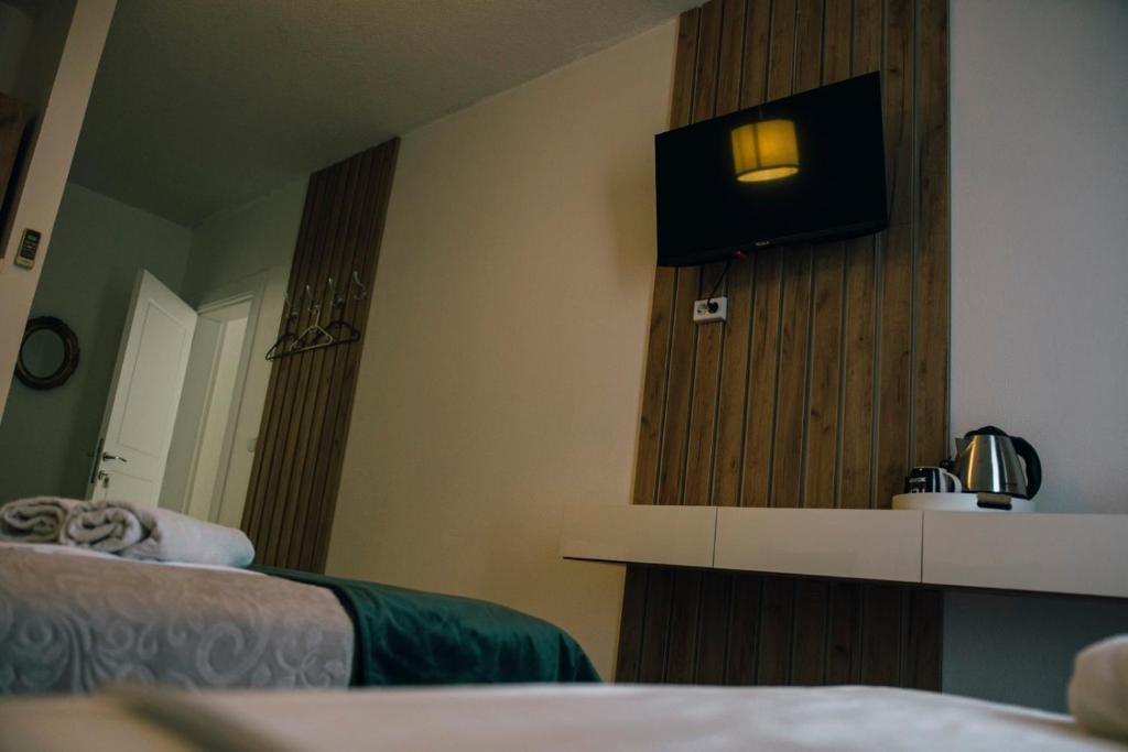 TV a/nebo společenská místnost v ubytování Premium apartments