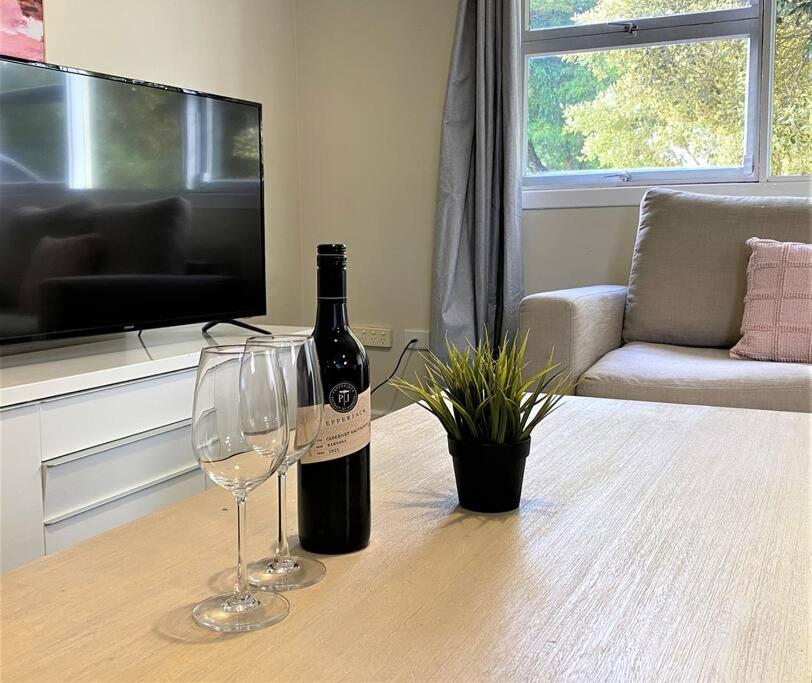 Large Home and Yard Gateway to Barossa, Davoren Park - Three-Bedroom House