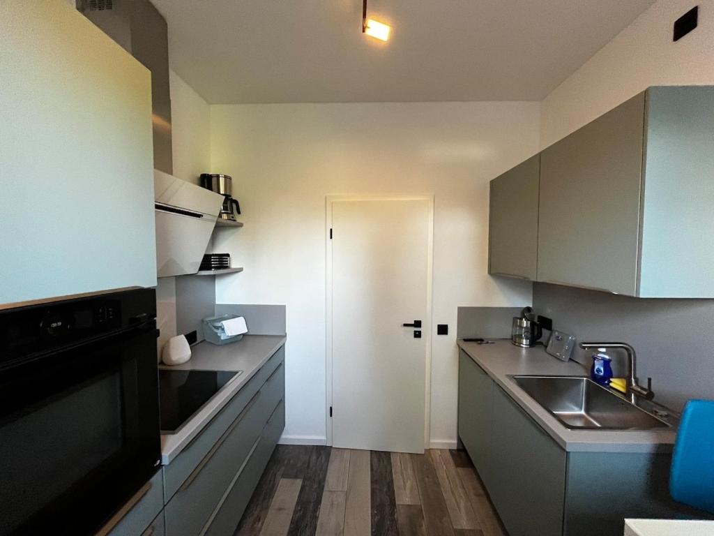 Kuchyň nebo kuchyňský kout v ubytování MILANO Messe Business Ferienwohnung Düsseldorf