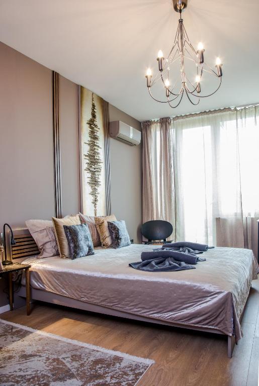 Postel nebo postele na pokoji v ubytování Rome Stylish apt w Parking Spot and Working Space