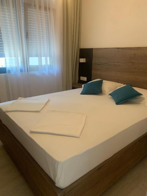 Postel nebo postele na pokoji v ubytování Reževići Apartments