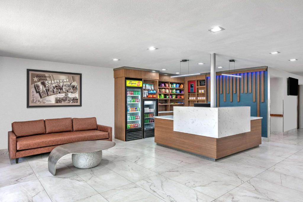 Posezení v ubytování Super 8 by Wyndham Grapevine/DFW Airport Northwest
