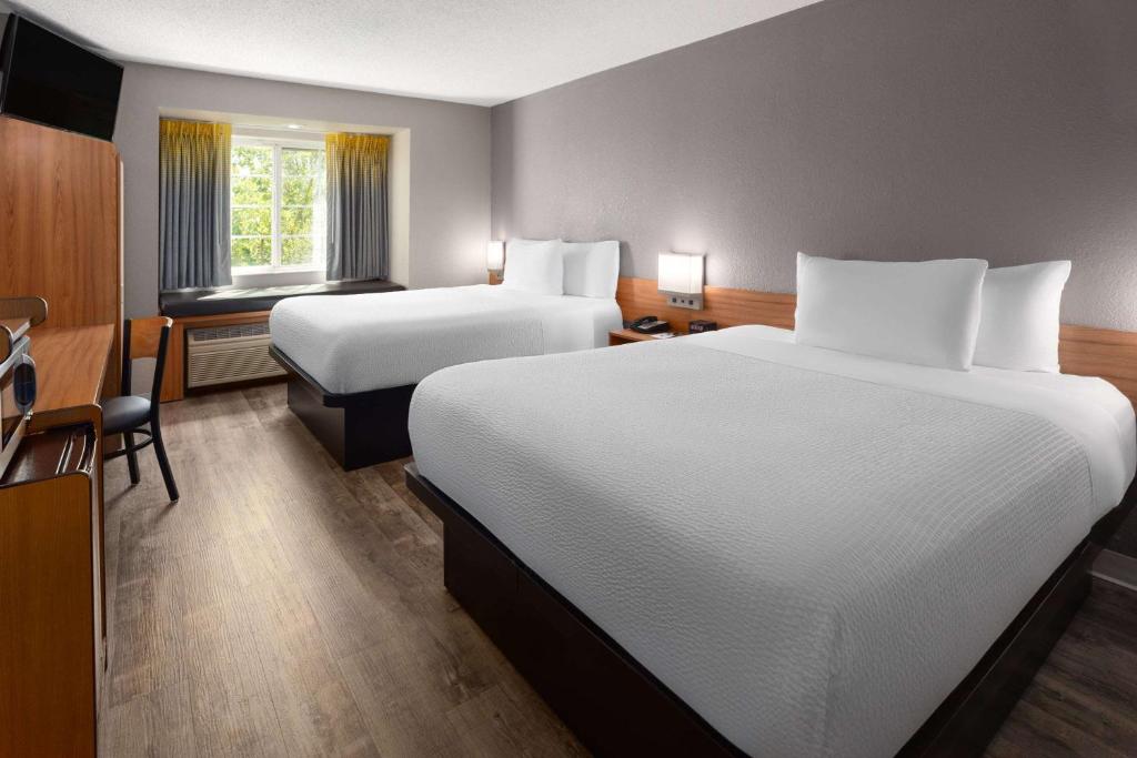Microtel Inn & Suites by Wyndham Ann Arbor - 