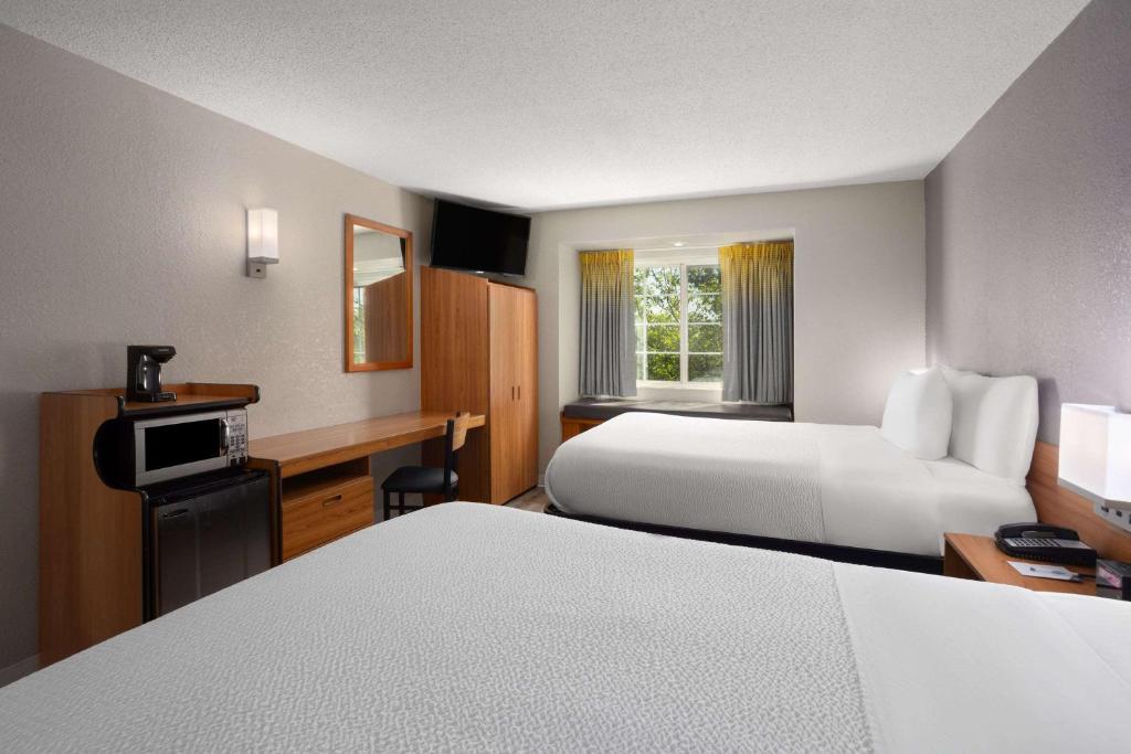 Microtel Inn & Suites by Wyndham Ann Arbor - 