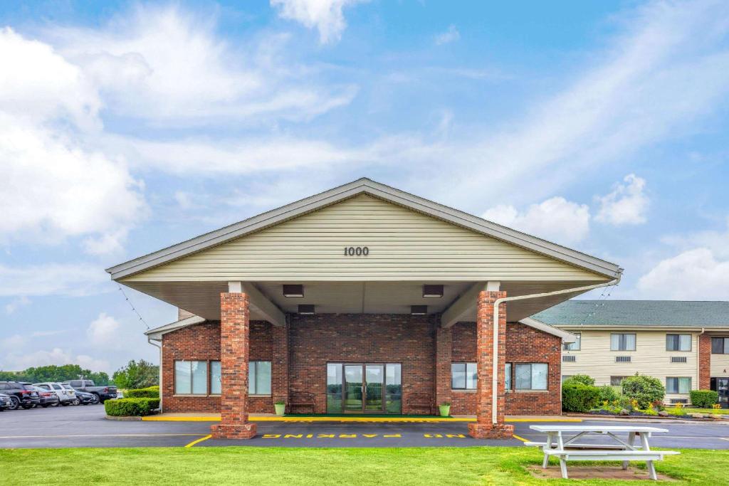 Super 8 by Wyndham Henrietta/Rochester Area, Henrietta (updated 