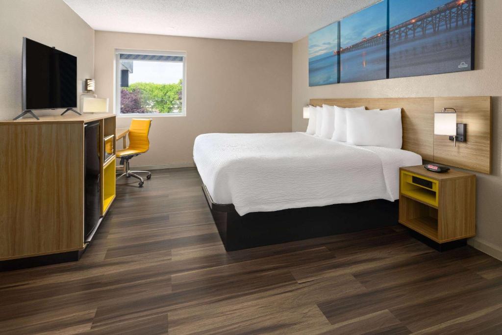 Days Inn by Wyndham Aberdeen - King Room - Mobility Access/Non-Smoking