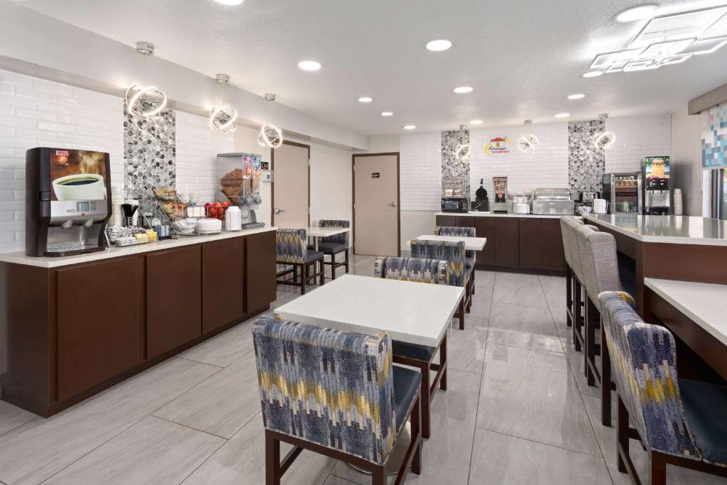 Restaurace v ubytování Super 8 by Wyndham Prattville Montgomery
