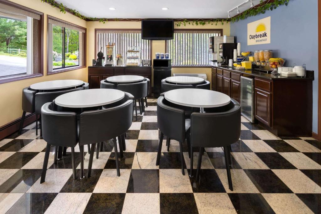 Restaurace v ubytování Days Inn by Wyndham Wurtsboro