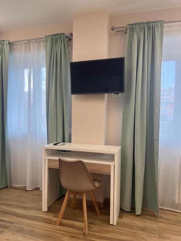 TV a/nebo společenská místnost v ubytování Raffaelli Suite
