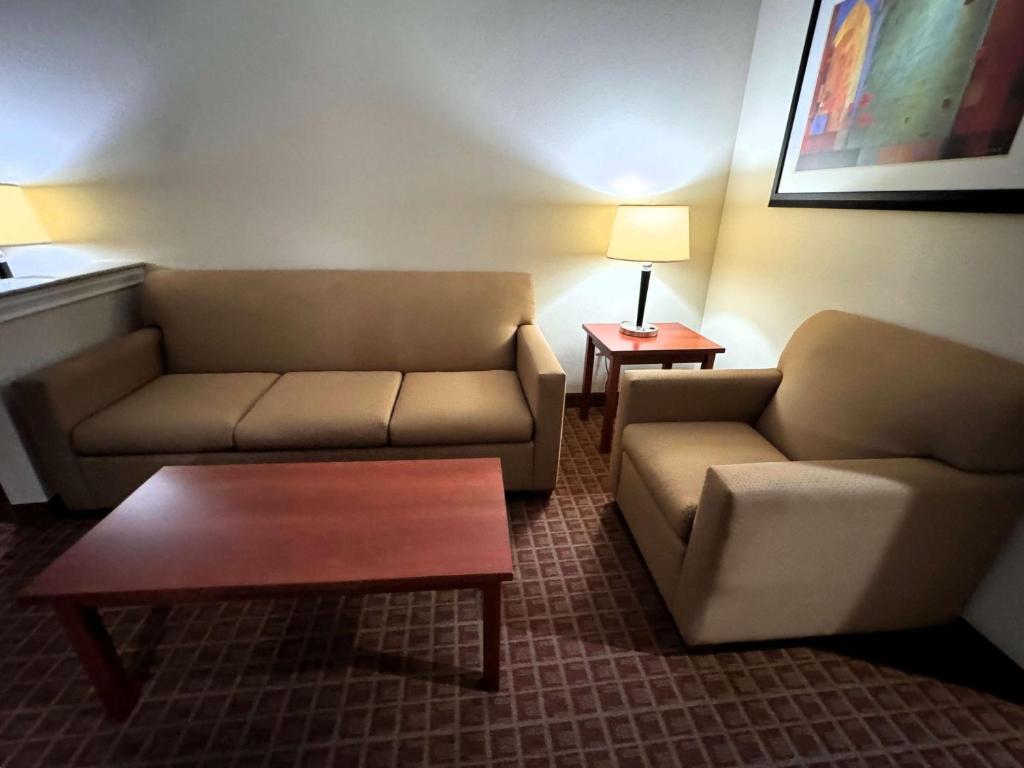 Ramada by Wyndham College Station photo