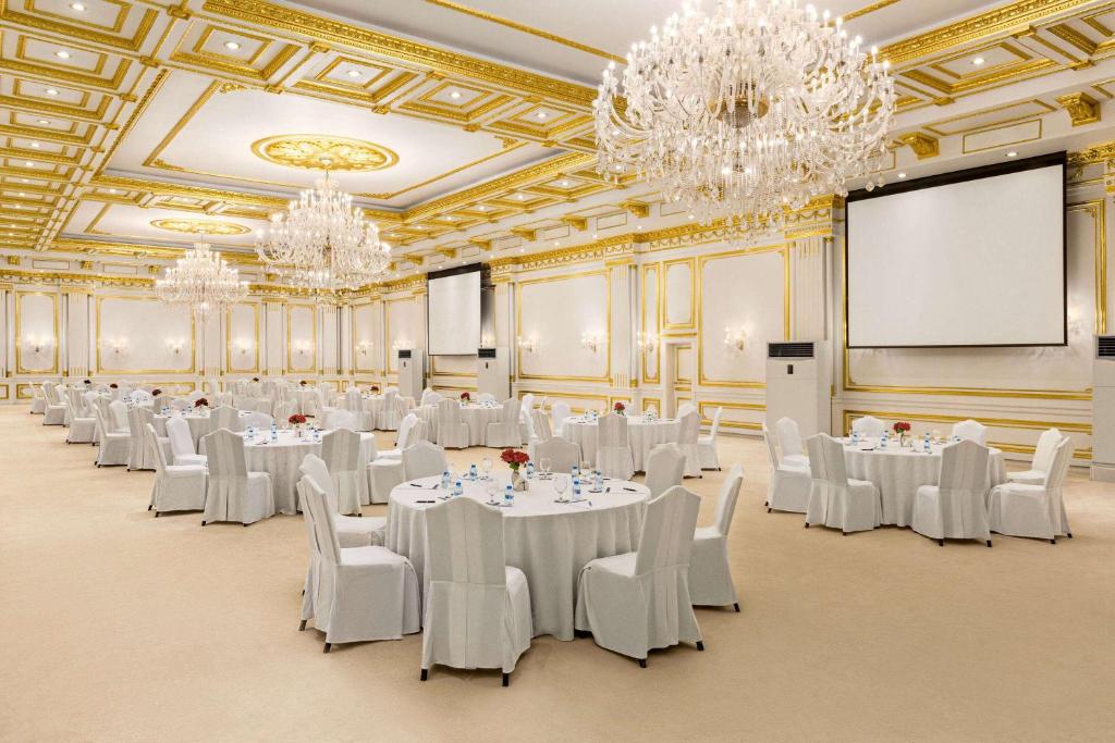 Ärikülastajate ala ja/või konverentsiruum majutusasutuses Grand Regency Doha, Trademark Collection by Wyndham