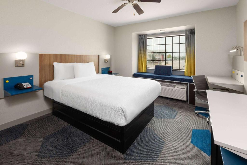 Postel nebo postele na pokoji v ubytování Microtel Inn & Suites by Wyndham Buda Austin South