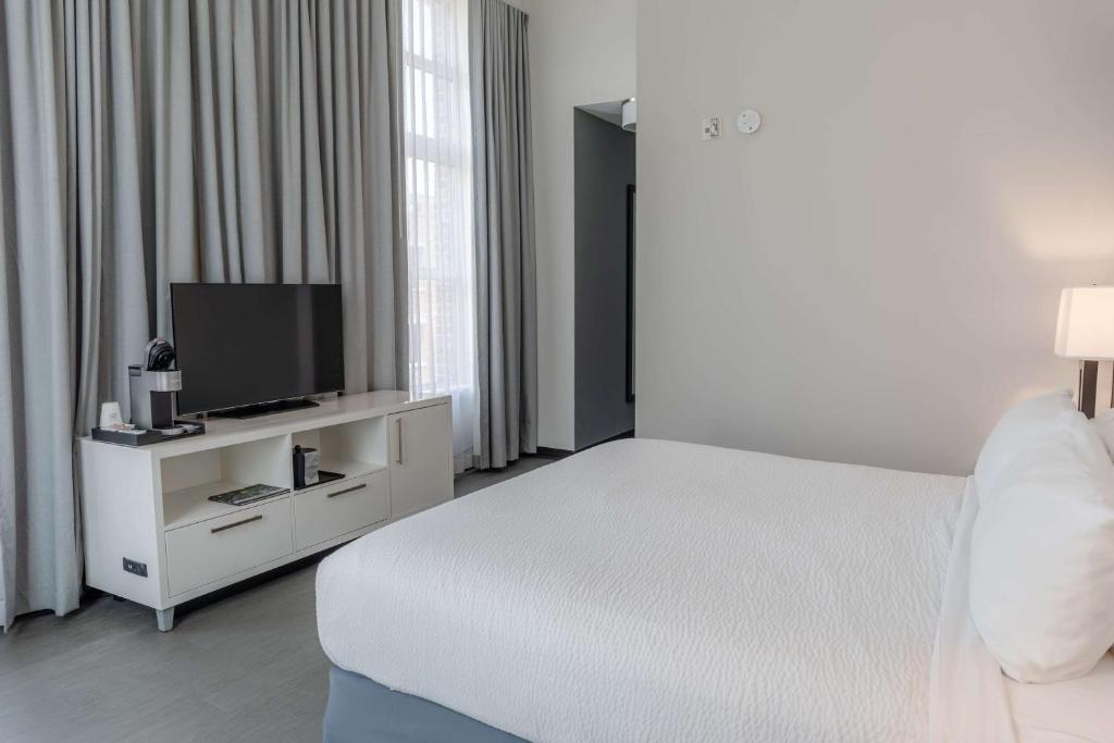 TRYP by Wyndham Savannah photo