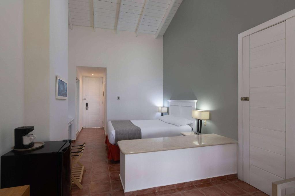 Postel nebo postele na pokoji v ubytování Wyndham Alltra Samana All Inclusive Resort