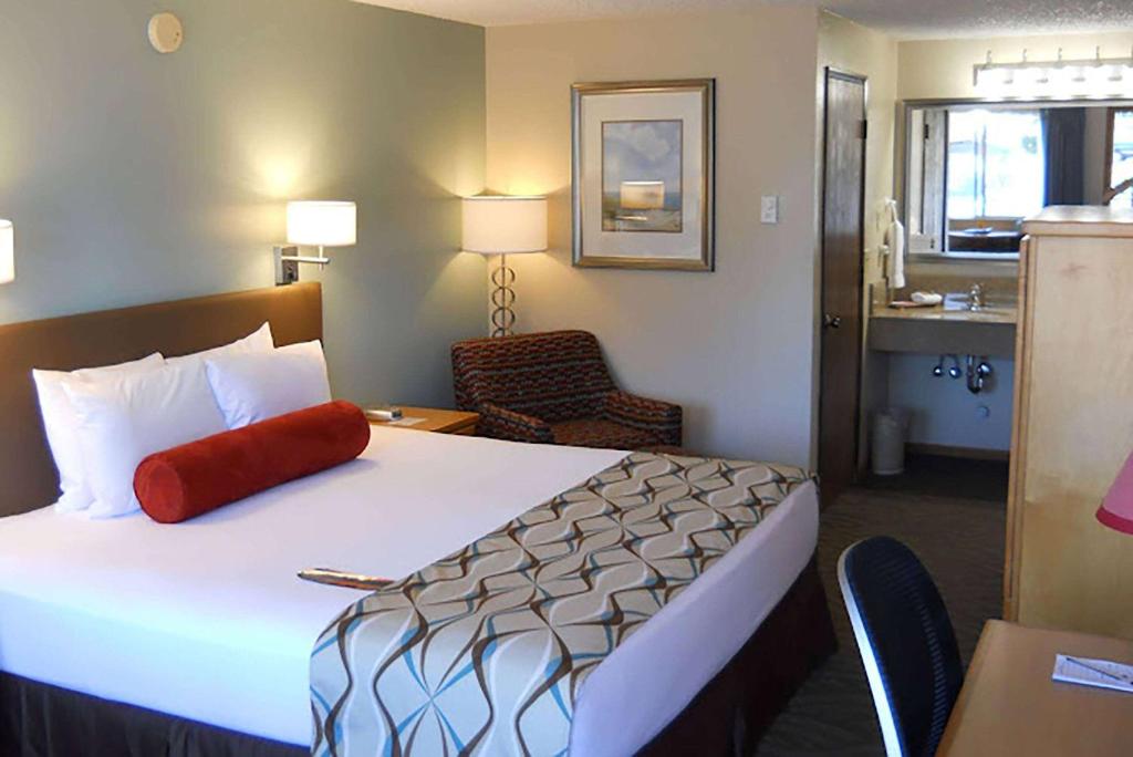 Super 8 by Wyndham Florence OR - Housity