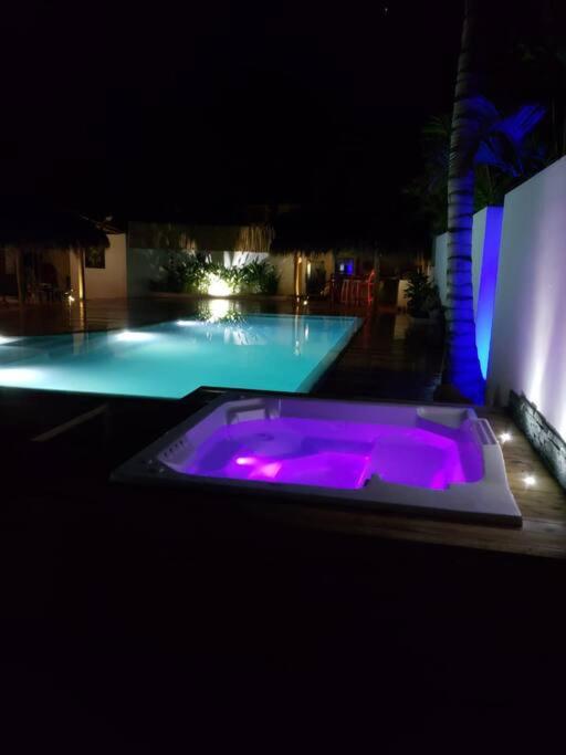 Sundlaugin á Studio El Quiosco avec Jacuzzi eða í nágrenninu