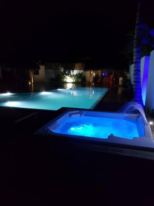 Sundlaugin á Studio El Quiosco avec Jacuzzi eða í nágrenninu