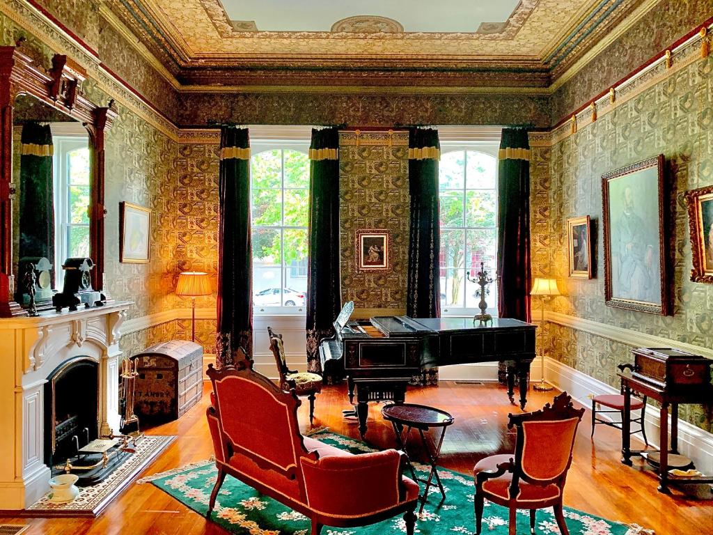 The Lanaux Mansion photo