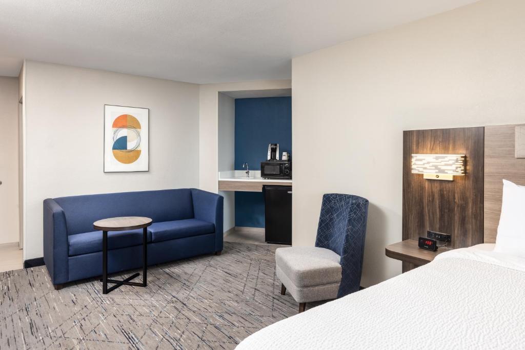 Holiday Inn Express Portland South - Lake Oswego by IHG - Standard Room With One King Bed And One Queen Bed