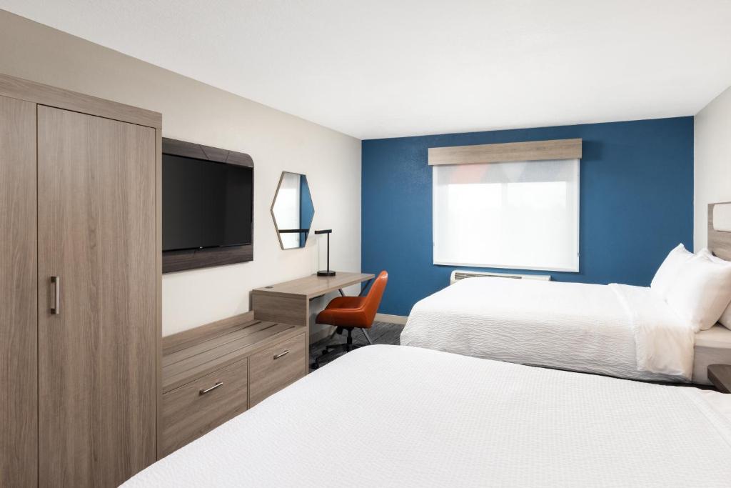 Holiday Inn Express Portland South - Lake Oswego by IHG - Standard Room With Two Queen Beds