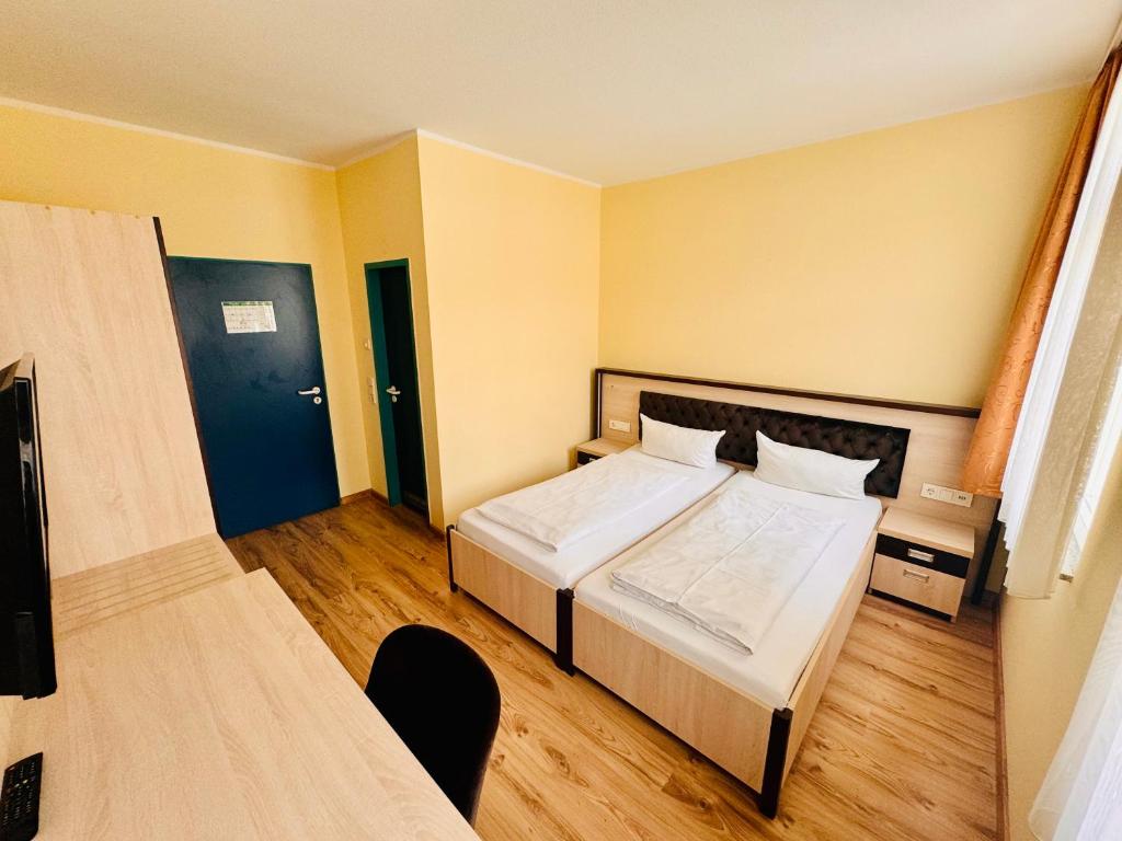 Postel nebo postele na pokoji v ubytování Hotel Alento im Deutschen Haus Restaurant Olympia