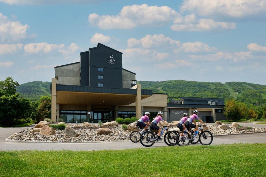Катание на велосипеде по территории Delta Hotels by Marriott Mont Sainte-Anne, Resort & Convention Center или окрестностям