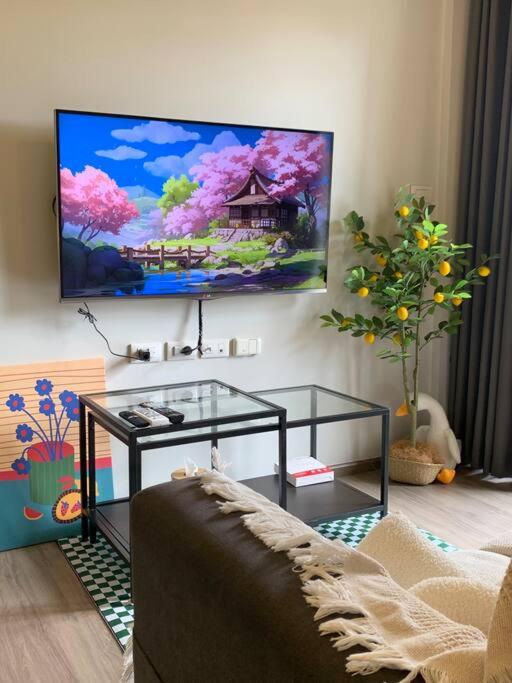 Et tv og/eller underholdning på Modern Resort at Onnut BTS Condo Bangkok Free Shuttle bus