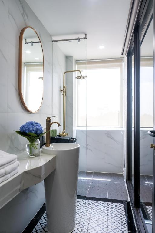 Koupelna v ubytování Lestar Hotel Hanoi