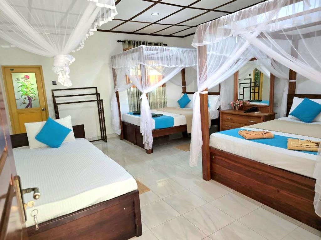 Postel nebo postele na pokoji v ubytování Sigiriya Paradise Inn